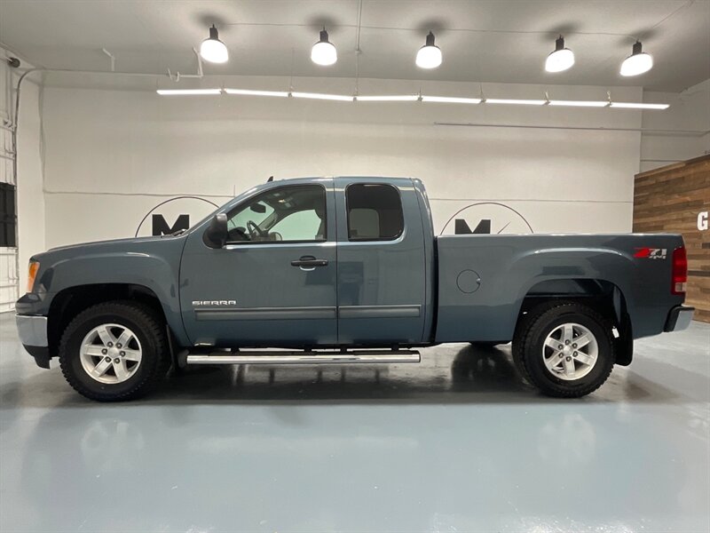 2011 GMC Sierra 1500 SLE Z71 OFF RD 4X4 / 5.3L V8 /1-OWNER / 70k MILES / ZERO RUST / Backup Camera / Leather Seats/ Z71 off rd pkg - Photo 3 - Gladstone, OR 97027