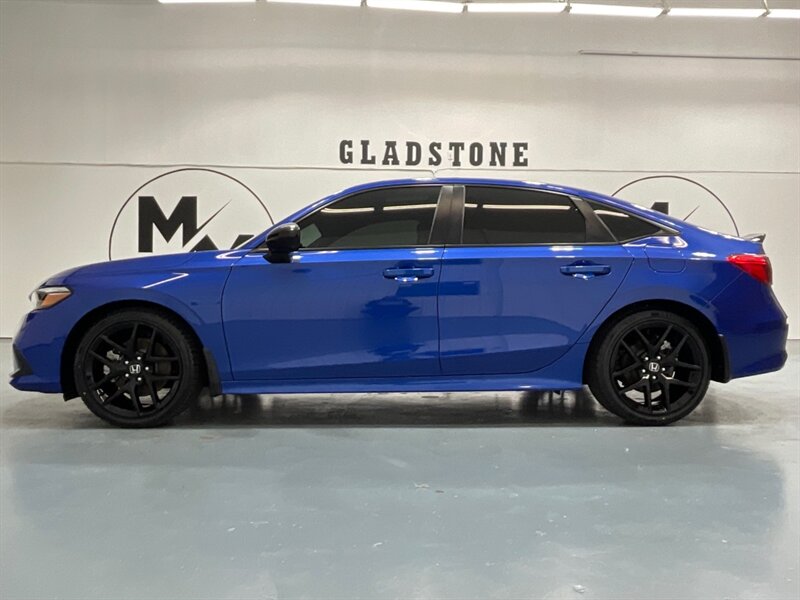 2022 Honda Civic Si Sedan / Sunroof / Camera / 6-SPEED /20K  MILES  / BLIS / BRAND NEW SET OF TIRES / FULL FACTORY WARRANTY - Photo 3 - Gladstone, OR 97027