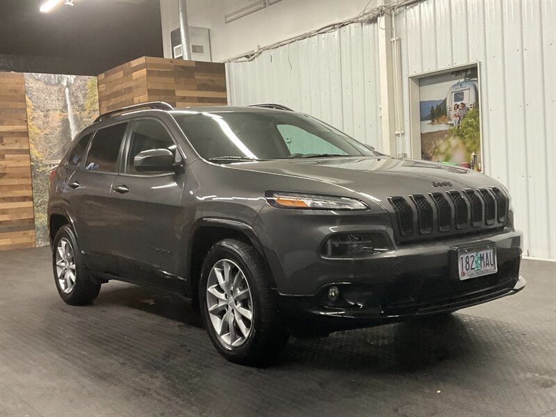 2018 Jeep Cherokee Latitude 4X4 w/Tech   - Photo 2 - Gladstone, OR 97027