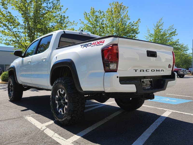 2019 Toyota Tacoma TRD Off-Road DOUBLE CAB 4X4 with CRAWL CONTRL  / LEATHER / NAVIGATION / BLIND SPOT / SUN ROOF / NEW LIFT + TIRES / 12K MLS - Photo 7 - Portland, OR 97217