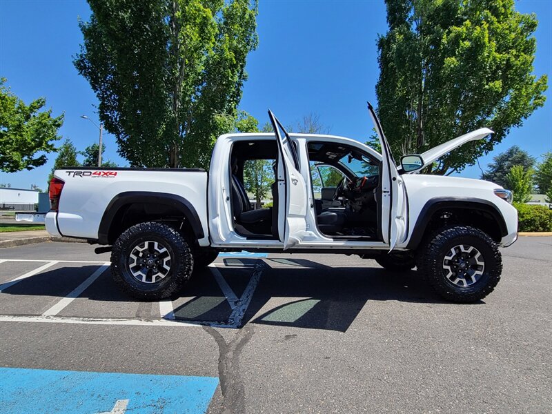 2019 Toyota Tacoma TRD Off-Road DOUBLE CAB 4X4 with CRAWL CONTRL  / LEATHER / NAVIGATION / BLIND SPOT / SUN ROOF / NEW LIFT + TIRES / 12K MLS - Photo 23 - Portland, OR 97217