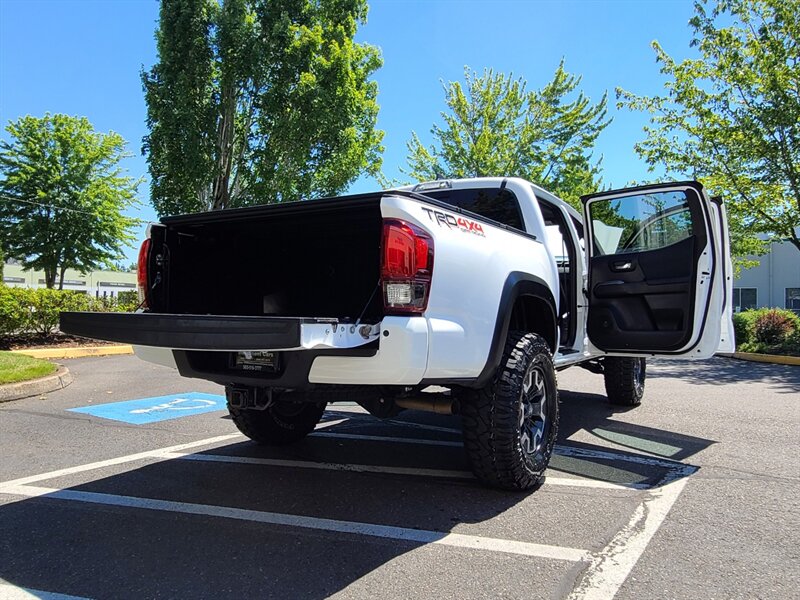 2019 Toyota Tacoma TRD Off-Road DOUBLE CAB 4X4 with CRAWL CONTRL  / LEATHER / NAVIGATION / BLIND SPOT / SUN ROOF / NEW LIFT + TIRES / 12K MLS - Photo 28 - Portland, OR 97217