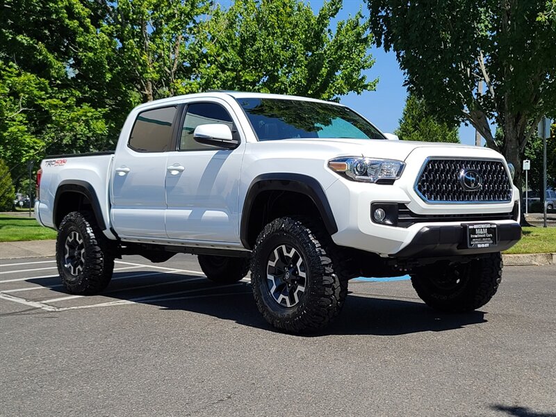 2019 Toyota Tacoma TRD Off-Road DOUBLE CAB 4X4 with CRAWL CONTRL  / LEATHER / NAVIGATION / BLIND SPOT / SUN ROOF / NEW LIFT + TIRES / 12K MLS - Photo 2 - Portland, OR 97217