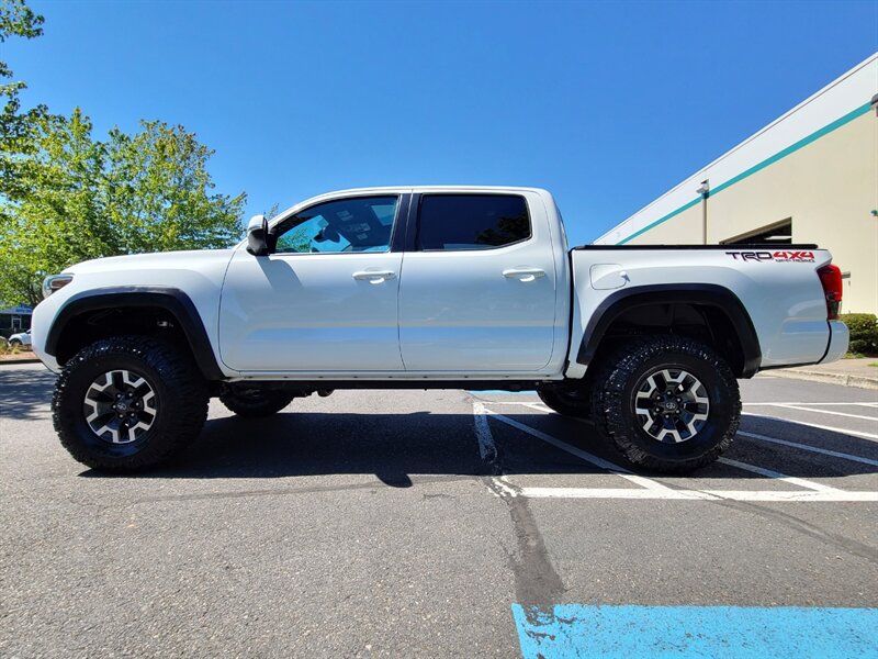 2019 Toyota Tacoma TRD Off-Road DOUBLE CAB 4X4 with CRAWL CONTRL  / LEATHER / NAVIGATION / BLIND SPOT / SUN ROOF / NEW LIFT + TIRES / 12K MLS - Photo 3 - Portland, OR 97217