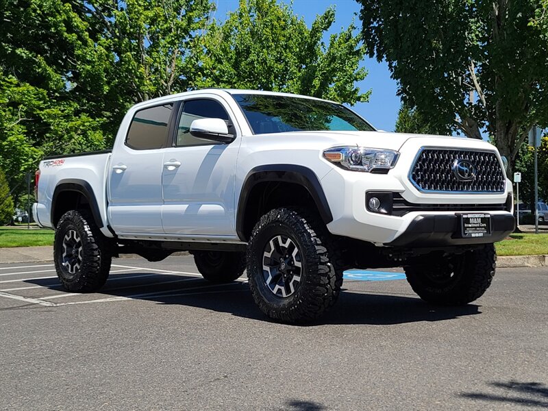 2019 Toyota Tacoma TRD Off-Road DOUBLE CAB 4X4 with CRAWL CONTRL  / LEATHER / NAVIGATION / BLIND SPOT / SUN ROOF / NEW LIFT + TIRES / 12K MLS - Photo 70 - Portland, OR 97217