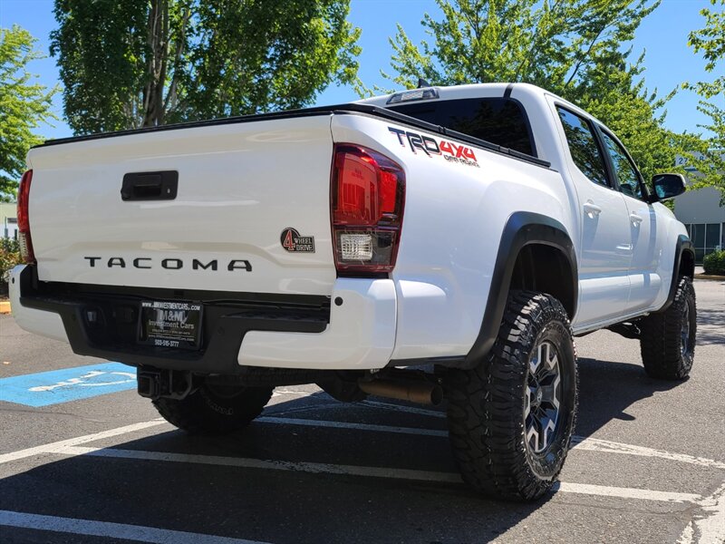 2019 Toyota Tacoma TRD Off-Road DOUBLE CAB 4X4 with CRAWL CONTRL  / LEATHER / NAVIGATION / BLIND SPOT / SUN ROOF / NEW LIFT + TIRES / 12K MLS - Photo 8 - Portland, OR 97217