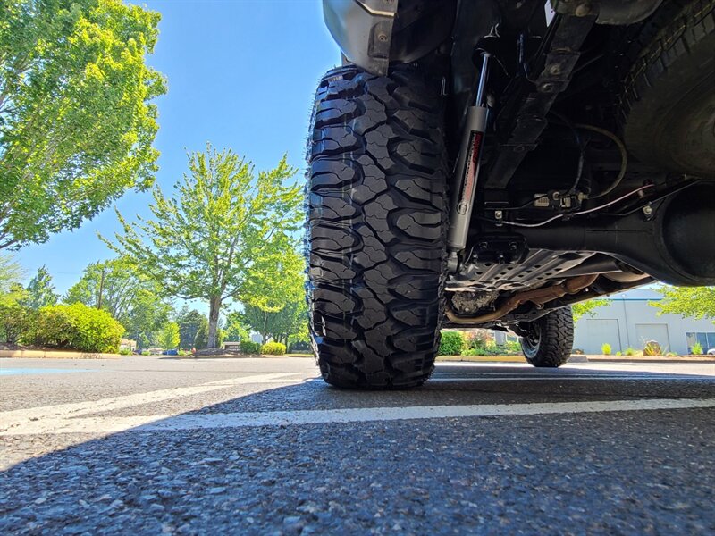 2019 Toyota Tacoma TRD Off-Road DOUBLE CAB 4X4 with CRAWL CONTRL  / LEATHER / NAVIGATION / BLIND SPOT / SUN ROOF / NEW LIFT + TIRES / 12K MLS - Photo 65 - Portland, OR 97217