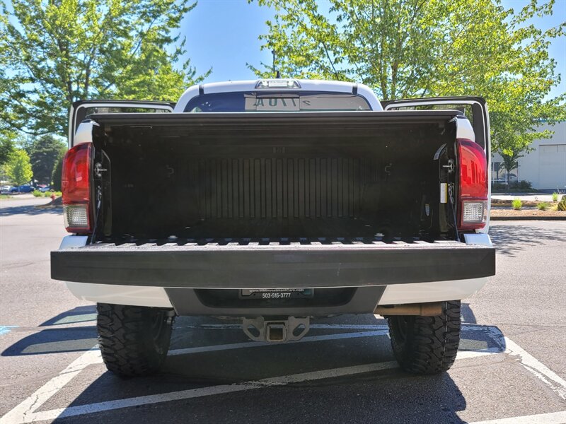 2019 Toyota Tacoma TRD Off-Road DOUBLE CAB 4X4 with CRAWL CONTRL  / LEATHER / NAVIGATION / BLIND SPOT / SUN ROOF / NEW LIFT + TIRES / 12K MLS - Photo 29 - Portland, OR 97217