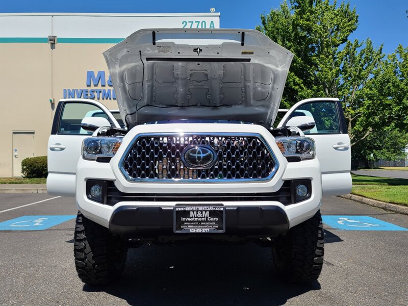 2019 Toyota Tacoma TRD Off-Road DOUBLE CAB 4X4 with CRAWL CONTRL  / LEATHER / NAVIGATION / BLIND SPOT / SUN ROOF / NEW LIFT + TIRES / 12K MLS - Photo 30 - Portland, OR 97217