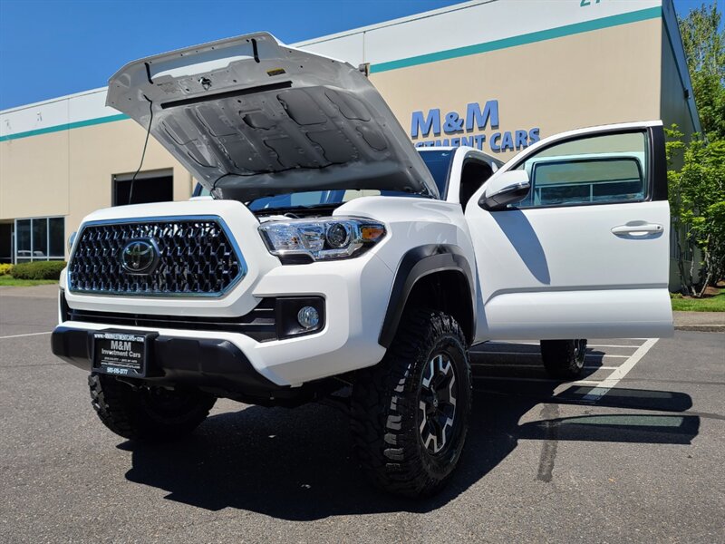 2019 Toyota Tacoma TRD Off-Road DOUBLE CAB 4X4 with CRAWL CONTRL  / LEATHER / NAVIGATION / BLIND SPOT / SUN ROOF / NEW LIFT + TIRES / 12K MLS - Photo 25 - Portland, OR 97217