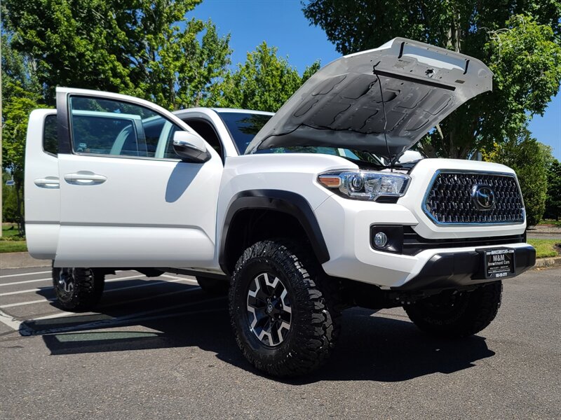 2019 Toyota Tacoma TRD Off-Road DOUBLE CAB 4X4 with CRAWL CONTRL  / LEATHER / NAVIGATION / BLIND SPOT / SUN ROOF / NEW LIFT + TIRES / 12K MLS - Photo 26 - Portland, OR 97217