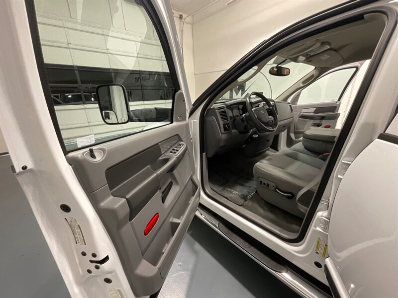 2007 Dodge Ram 2500 SLT BIG HORN 6.7L CUMMINS DIESEL / 59,000 MILES / LONG BED / ZERO RUST - Photo 32 - Gladstone, OR 97027