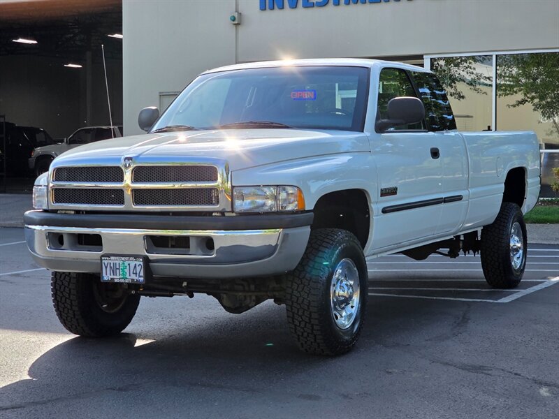 2001 Dodge Ram 2500 4X4 / 5.9L CUMMINS DIESEL / LONG BED / 45K MILES  / NEW TIRES / 1-OWNER / Oregon Truck / ZERO RUST / ALL ORIGINAL / LIKE NEW - Photo 1 - Portland, OR 97217