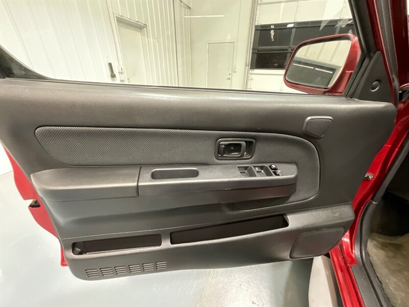 2001 Nissan Frontier SE Crew Cab 4X4 5-SPEED MANUAL /Leather/1-OWNER / TIMING BELT SERVICE ALREADY DONE - Photo 31 - Gladstone, OR 97027