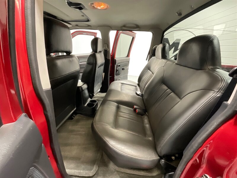 2001 Nissan Frontier SE Crew Cab 4X4 5-SPEED MANUAL /Leather/1-OWNER / TIMING BELT SERVICE ALREADY DONE - Photo 12 - Gladstone, OR 97027