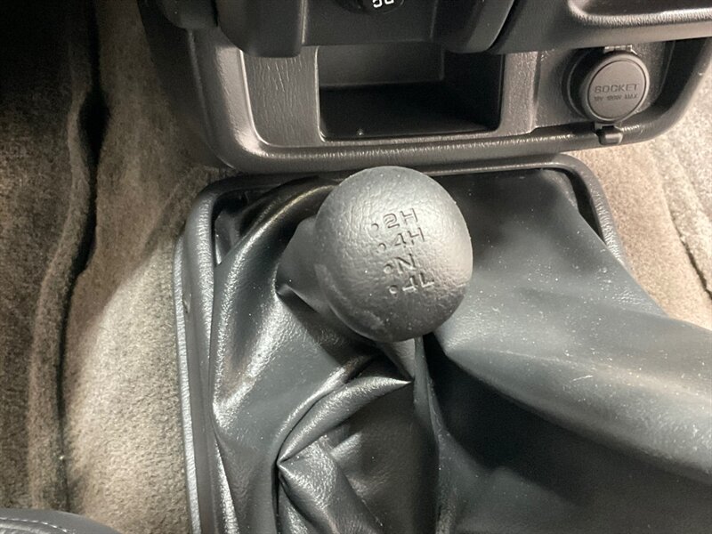 2001 Nissan Frontier SE Crew Cab 4X4 5-SPEED MANUAL /Leather/1-OWNER / TIMING BELT SERVICE ALREADY DONE - Photo 19 - Gladstone, OR 97027