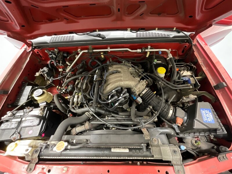 2001 Nissan Frontier SE Crew Cab 4X4 5-SPEED MANUAL /Leather/1-OWNER / TIMING BELT SERVICE ALREADY DONE - Photo 42 - Gladstone, OR 97027