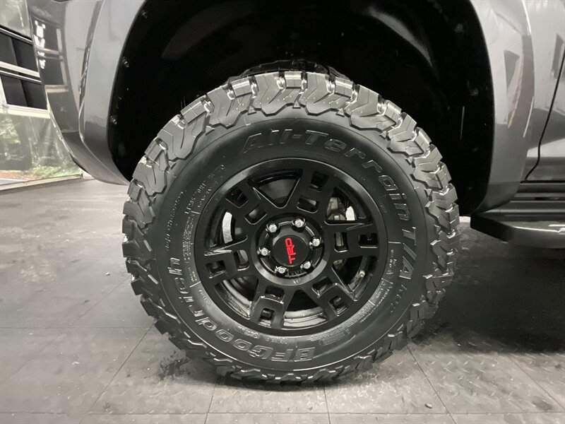 2020 Toyota 4Runner SR5 Premium 4X4 / Leather & Heated Seats / LIFTED  BRAND NEW LIFT KIT w/ NEW BF GOODRICH TIRES & NEW TRD TOYOTA WHEELS / NEW LUGGAGE RACK / SHARP & CLEAN !! - Photo 23 - Gladstone, OR 97027