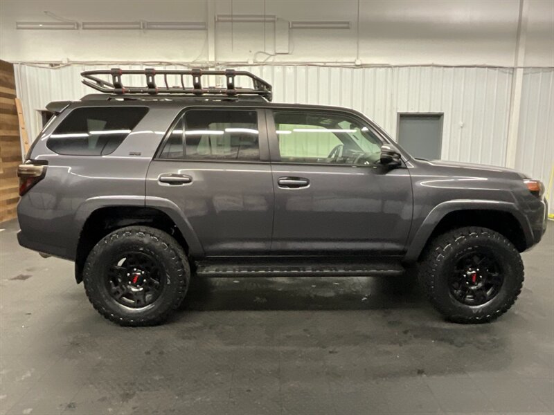 2020 Toyota 4Runner SR5 Premium 4X4 / Leather & Heated Seats / LIFTED  BRAND NEW LIFT KIT w/ NEW BF GOODRICH TIRES & NEW TRD TOYOTA WHEELS / NEW LUGGAGE RACK / SHARP & CLEAN !! - Photo 4 - Gladstone, OR 97027