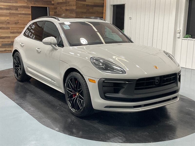 2023 Porsche Macan GTS Sport utility AWD / V6 Twin Turbo/ 1,900 MILES  / Panoramic Sunroof - Photo 2 - Gladstone, OR 97027