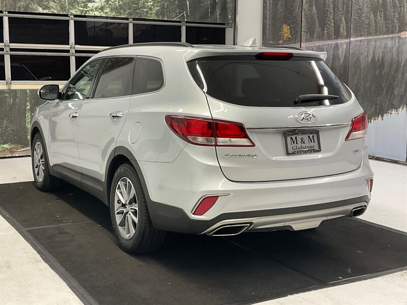 2017 Hyundai Santa Fe SE Sport Utility AWD / 3.3L V6 / 3RD ROW SEAT  / LOCAL SUV / Backup Camera / Excel Cond - Photo 8 - Gladstone, OR 97027