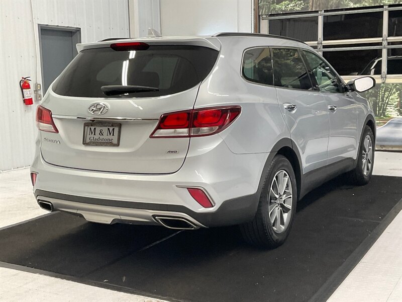 2017 Hyundai Santa Fe SE Sport Utility AWD / 3.3L V6 / 3RD ROW SEAT  / LOCAL SUV / Backup Camera / Excel Cond - Photo 7 - Gladstone, OR 97027