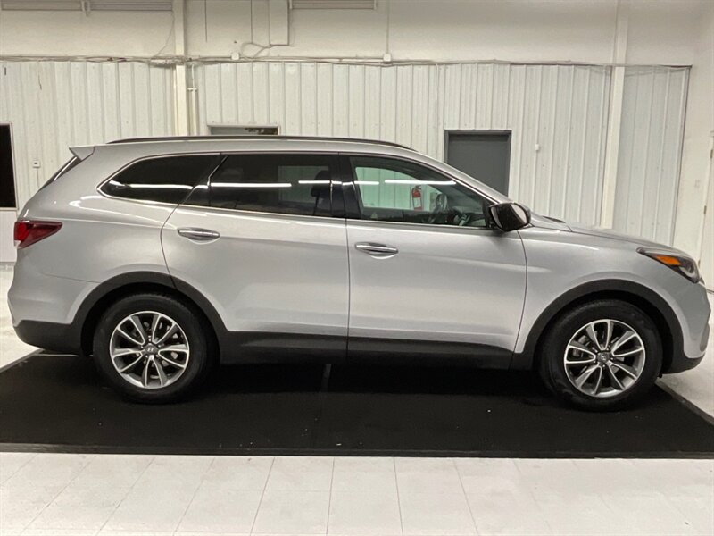 2017 Hyundai Santa Fe SE Sport Utility AWD / 3.3L V6 / 3RD ROW SEAT  / LOCAL SUV / Backup Camera / Excel Cond - Photo 4 - Gladstone, OR 97027