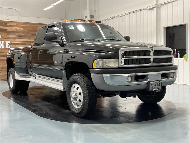 2001 Dodge Ram 3500 Laramie 4X4 / DUALLY / 5.9L DIESEL / 125K MILES  / LOCAL TRUCK NO RUST - Photo 2 - Gladstone, OR 97027