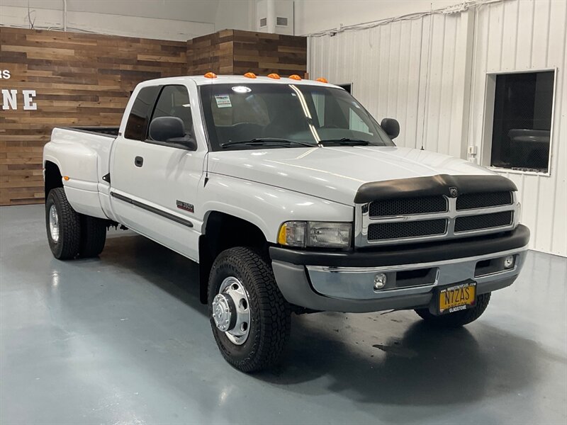 2000 Dodge Ram 3500 Laramie 4X4/ 5.9L DIESEL /DUALLY/ 6-SPEED MANUAL  / LOCAL TRUCK w. ZERO RUST / ONLY 96,000 MILES - Photo 2 - Gladstone, OR 97027