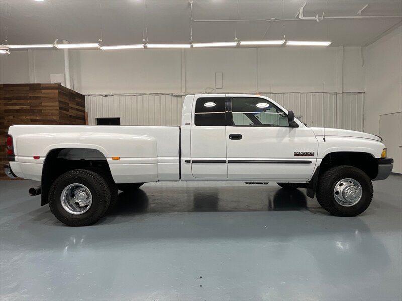 2000 Dodge Ram 3500 Laramie 4X4/ 5.9L DIESEL /DUALLY/ 6-SPEED MANUAL  / LOCAL TRUCK w. ZERO RUST / ONLY 96,000 MILES - Photo 4 - Gladstone, OR 97027