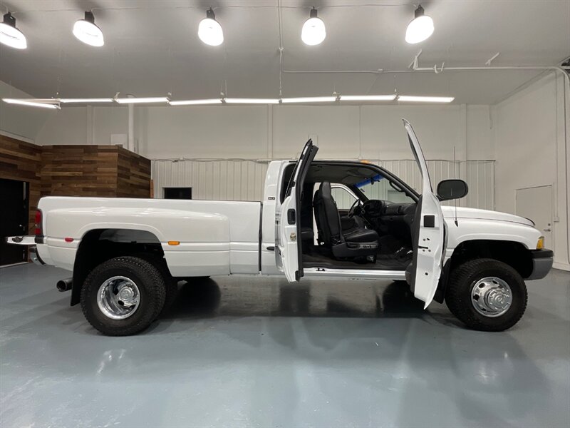 2000 Dodge Ram 3500 Laramie 4X4/ 5.9L DIESEL /DUALLY/ 6-SPEED MANUAL  / LOCAL TRUCK w. ZERO RUST / ONLY 96,000 MILES - Photo 6 - Gladstone, OR 97027