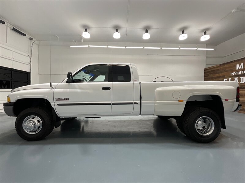 2000 Dodge Ram 3500 Laramie 4X4/ 5.9L DIESEL /DUALLY/ 6-SPEED MANUAL  / LOCAL TRUCK w. ZERO RUST / ONLY 96,000 MILES - Photo 3 - Gladstone, OR 97027