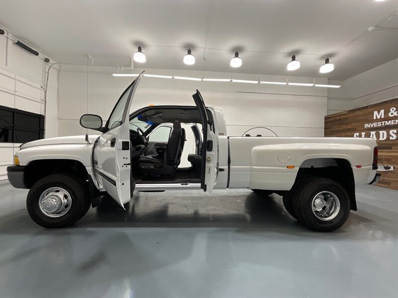 2000 Dodge Ram 3500 Laramie 4X4/ 5.9L DIESEL /DUALLY/ 6-SPEED MANUAL  / LOCAL TRUCK w. ZERO RUST / ONLY 96,000 MILES - Photo 5 - Gladstone, OR 97027