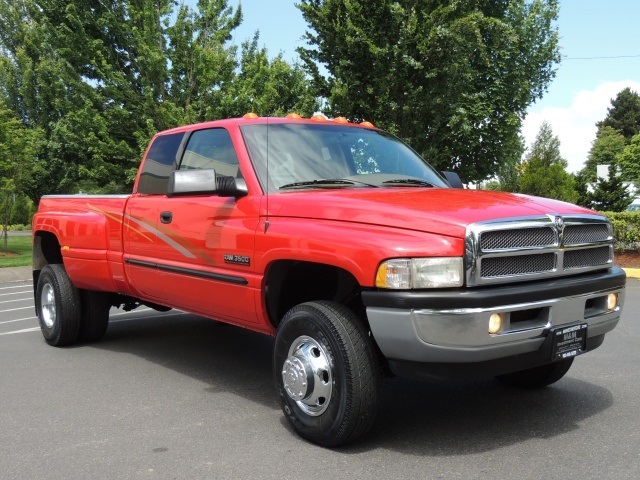 2001 Dodge Ram 3500 Laramie/ 4X4 / DUALLY / 1-TON/ 5.9L Cummins DieseL   - Photo 2 - Portland, OR 97217