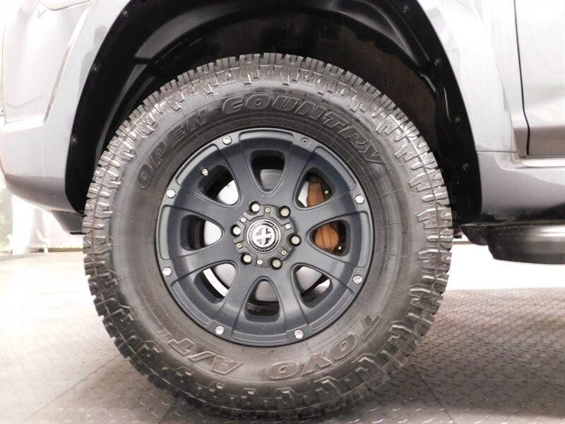 2013 Toyota 4Runner SR5 Premium 4X4 / 3R   - Photo 22 - Gladstone, OR 97027