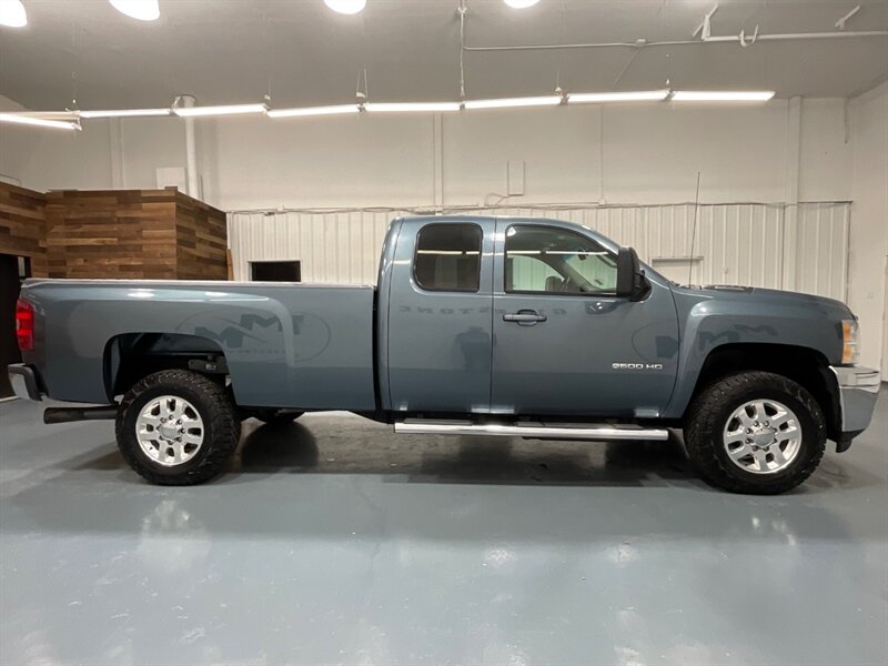 2012 Chevrolet Silverado 2500 Heavy Duty LTZ 4X4 / 6.6L DURAMAX DIESEL / Leather  / ZERO RUST / Long Bed / Heated Seats / BRAND NEW TIRES - Photo 4 - Gladstone, OR 97027