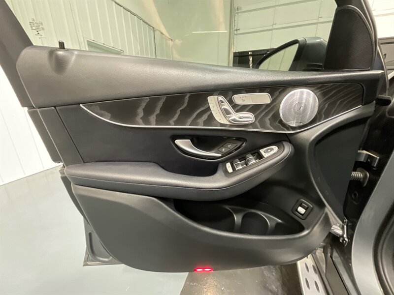 2018 Mercedes-Benz GLC GLC 300 4MATIC  / LOCAL / Excel Cond - Photo 37 - Gladstone, OR 97027