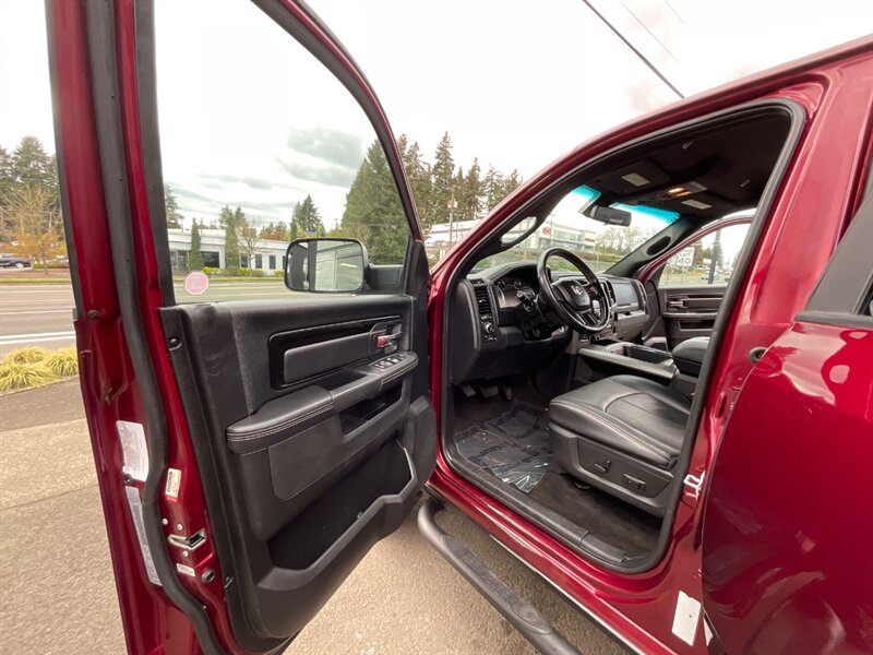 2018 RAM 1500 Rebel Crew Cab 4X4 / 5.7L V8 Hemi / Leather Heated  /LIFTED w. BRAND NEW WHEELS & TIRES / Navigation / ONLY 48,000 MILES - Photo 30 - Gladstone, OR 97027