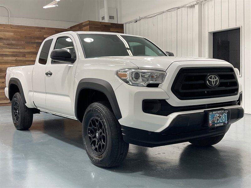 2021 Toyota Tacoma SR V6 / 4X4 / LONG BED / ONE OWNER / LIKE NEW  / LOCAL NO RUST / 8K MILES ONLY - Photo 2 - Gladstone, OR 97027