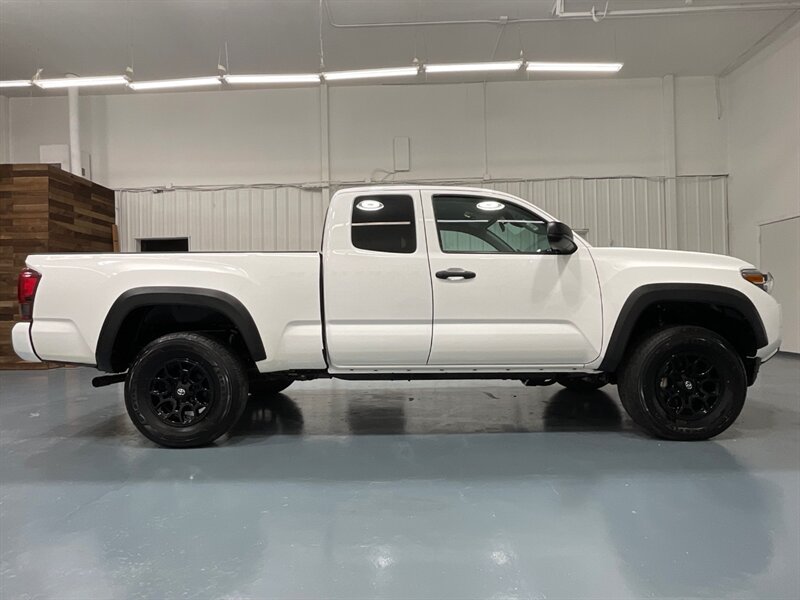 2021 Toyota Tacoma SR V6 / 4X4 / LONG BED / ONE OWNER / LIKE NEW  / LOCAL NO RUST / 8K MILES ONLY - Photo 4 - Gladstone, OR 97027