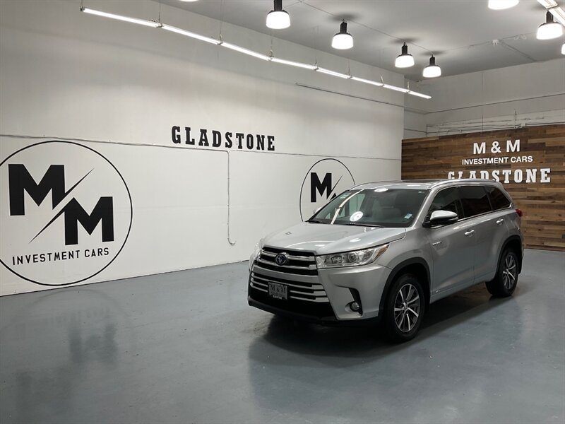 2017 Toyota Highlander XLE Hybrid AWD / 3rd Row Seat / 1-OWNER  / Leather Heated Seats / Sunroof - Photo 70 - Gladstone, OR 97027