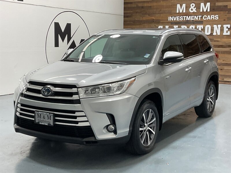 2017 Toyota Highlander XLE Hybrid AWD / 3rd Row Seat / 1-OWNER  / Leather Heated Seats / Sunroof - Photo 1 - Gladstone, OR 97027