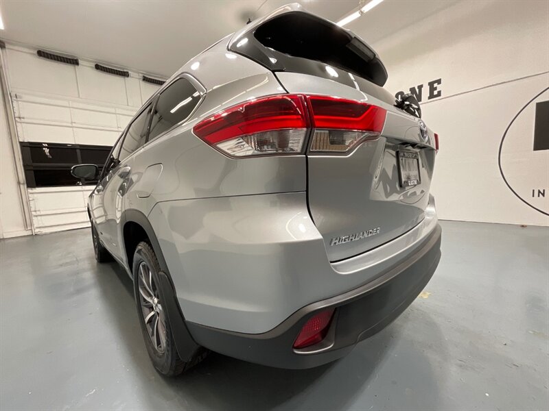 2017 Toyota Highlander XLE Hybrid AWD / 3rd Row Seat / 1-OWNER  / Leather Heated Seats / Sunroof - Photo 66 - Gladstone, OR 97027