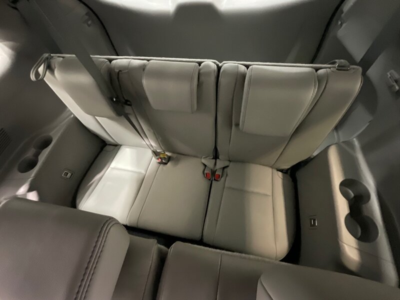 2017 Toyota Highlander XLE Hybrid AWD / 3rd Row Seat / 1-OWNER  / Leather Heated Seats / Sunroof - Photo 46 - Gladstone, OR 97027