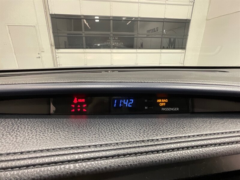 2017 Toyota Highlander XLE Hybrid AWD / 3rd Row Seat / 1-OWNER  / Leather Heated Seats / Sunroof - Photo 55 - Gladstone, OR 97027