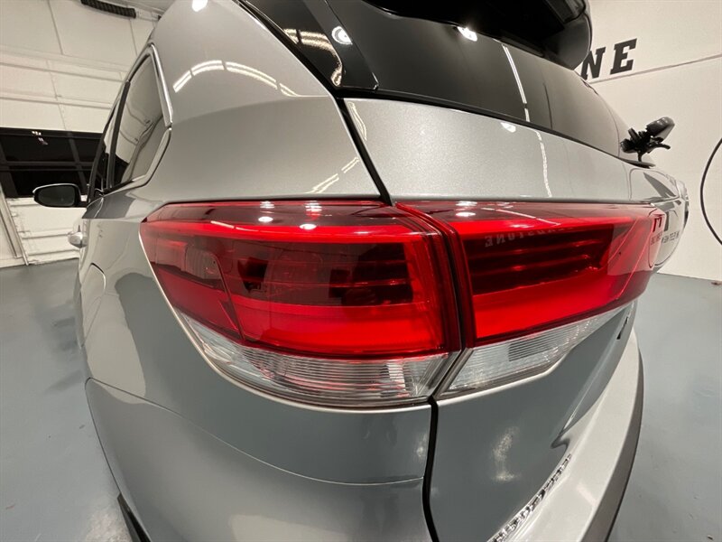 2017 Toyota Highlander XLE Hybrid AWD / 3rd Row Seat / 1-OWNER  / Leather Heated Seats / Sunroof - Photo 29 - Gladstone, OR 97027