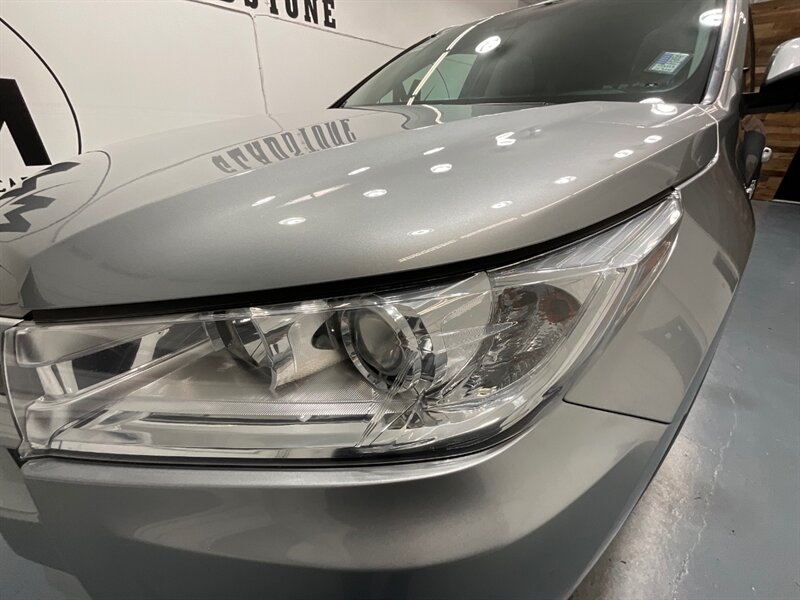 2017 Toyota Highlander XLE Hybrid AWD / 3rd Row Seat / 1-OWNER  / Leather Heated Seats / Sunroof - Photo 26 - Gladstone, OR 97027