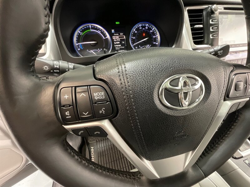 2017 Toyota Highlander XLE Hybrid AWD / 3rd Row Seat / 1-OWNER  / Leather Heated Seats / Sunroof - Photo 40 - Gladstone, OR 97027