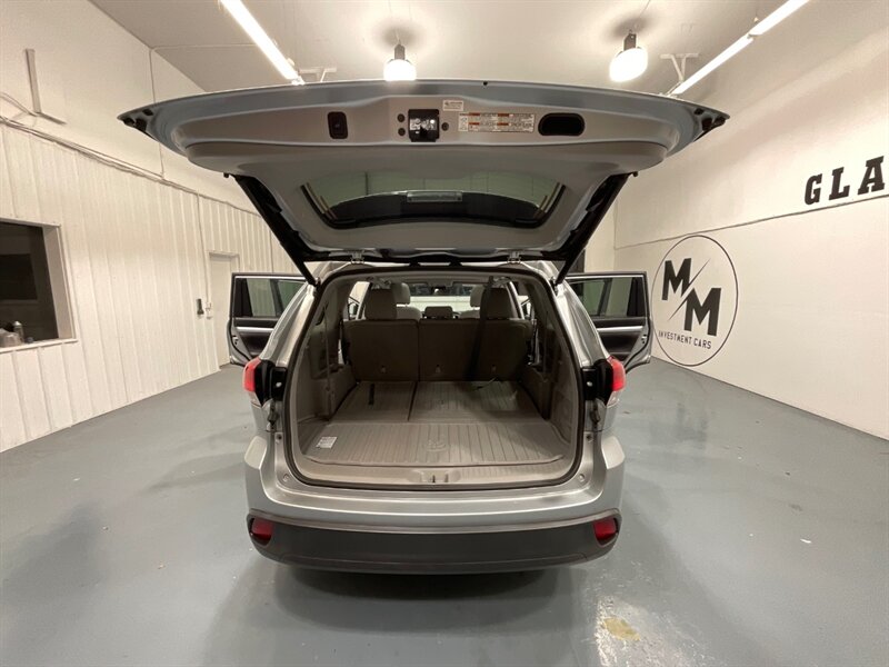 2017 Toyota Highlander XLE Hybrid AWD / 3rd Row Seat / 1-OWNER  / Leather Heated Seats / Sunroof - Photo 53 - Gladstone, OR 97027