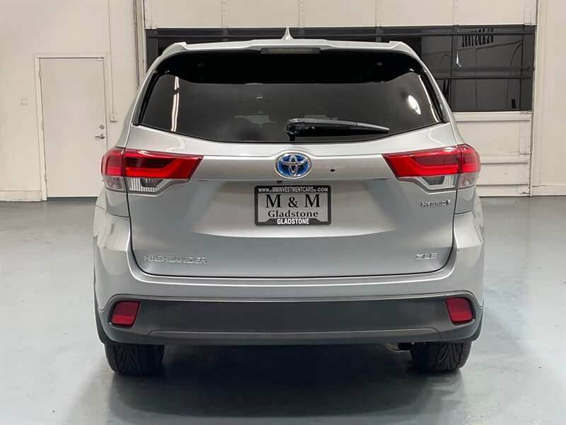 2017 Toyota Highlander XLE Hybrid AWD / 3rd Row Seat / 1-OWNER  / Leather Heated Seats / Sunroof - Photo 6 - Gladstone, OR 97027
